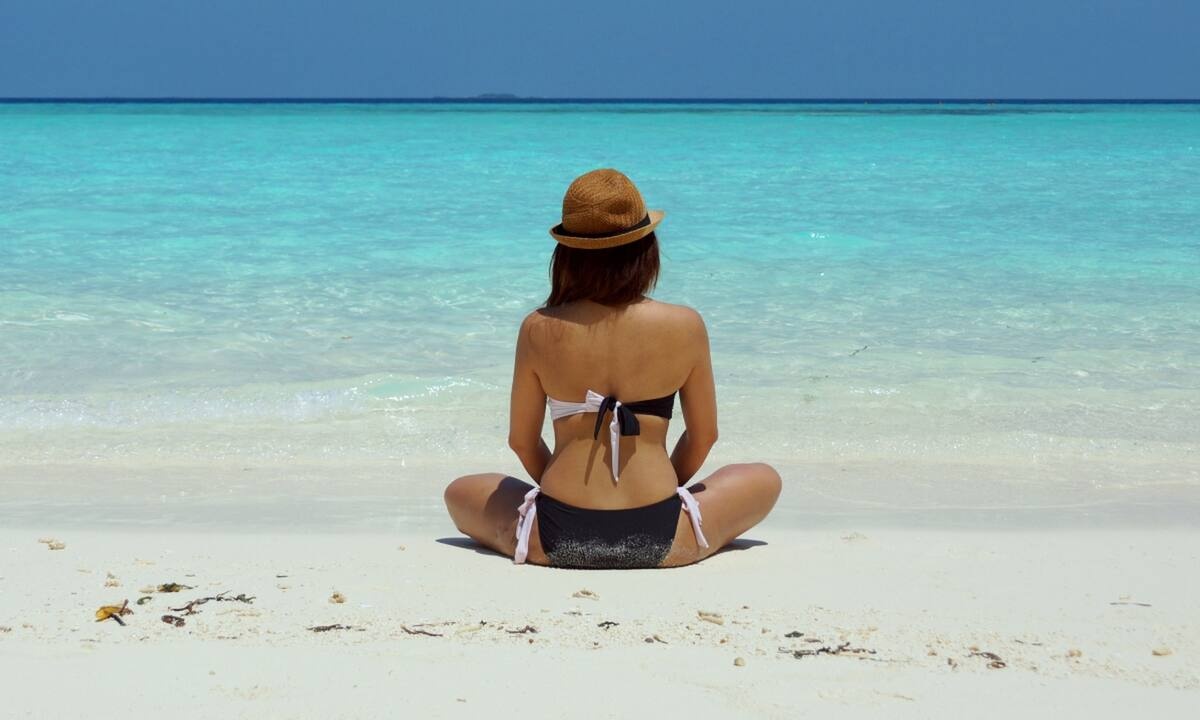 15 αντηλιακά για να προστατεύσεις τα μαλλιά σου στην παραλία