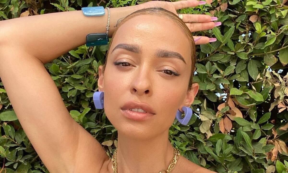 Ελένη Φουρέιρα: Με κατάξανθα μαλλιά είναι μια άλλη (video)