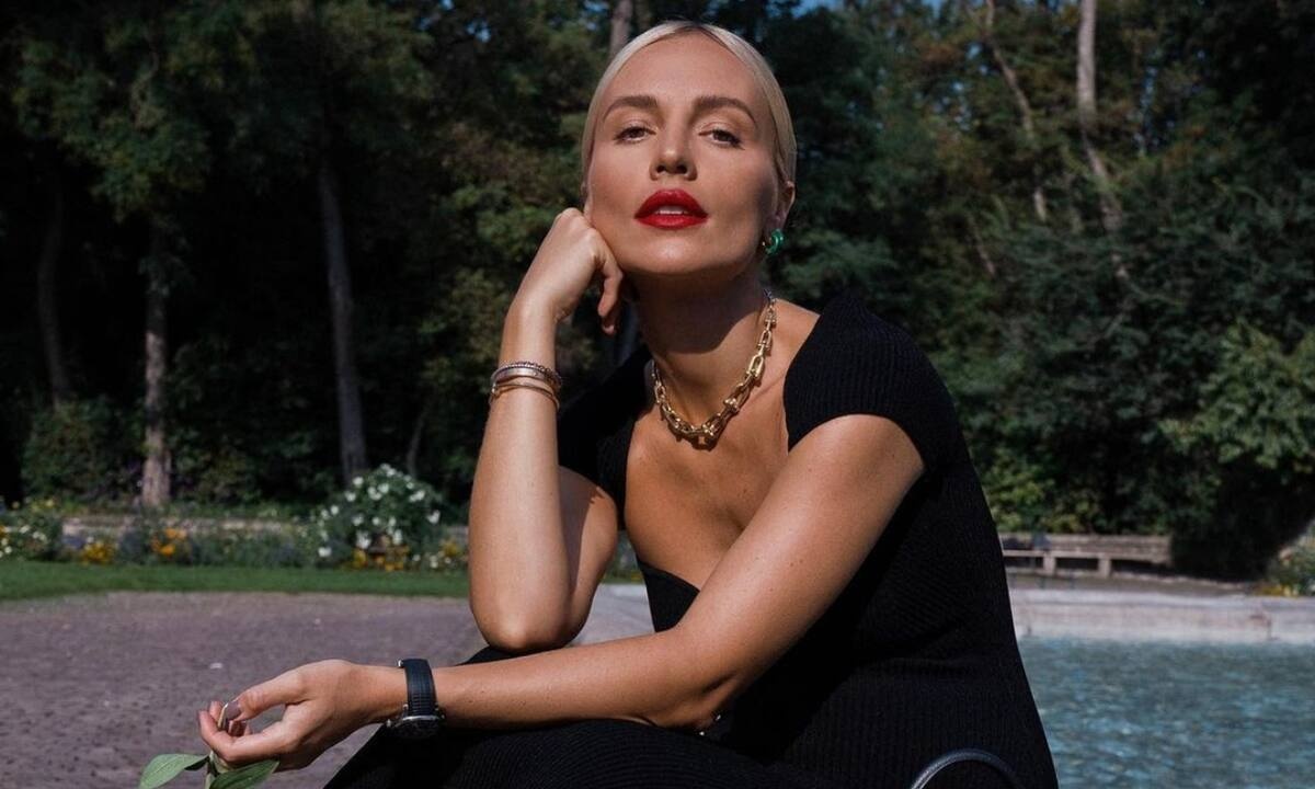 10 midi φορέματα που θα σε κάνουν την πιο στυλάτη του γραφείου