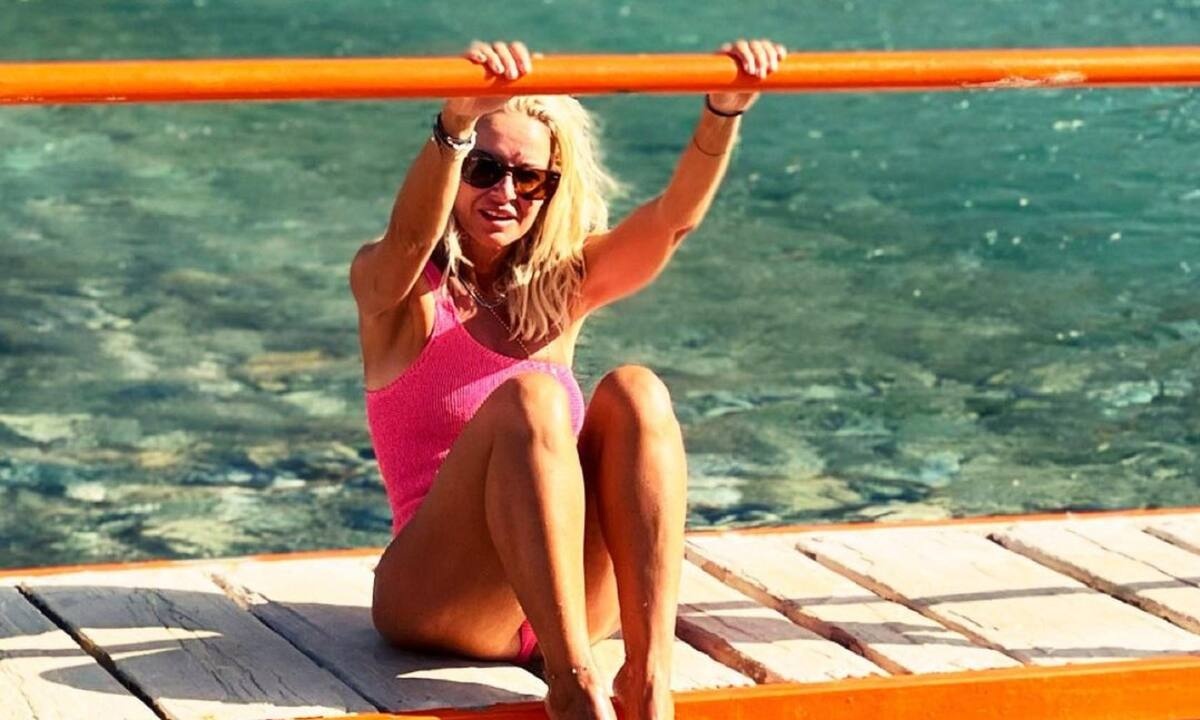 Να που θα βρεις το ροζ ολόσωμο μαγιό της Μαρίας Μπεκατώρου (και δέκα ακόμα για να επιλέξεις)
