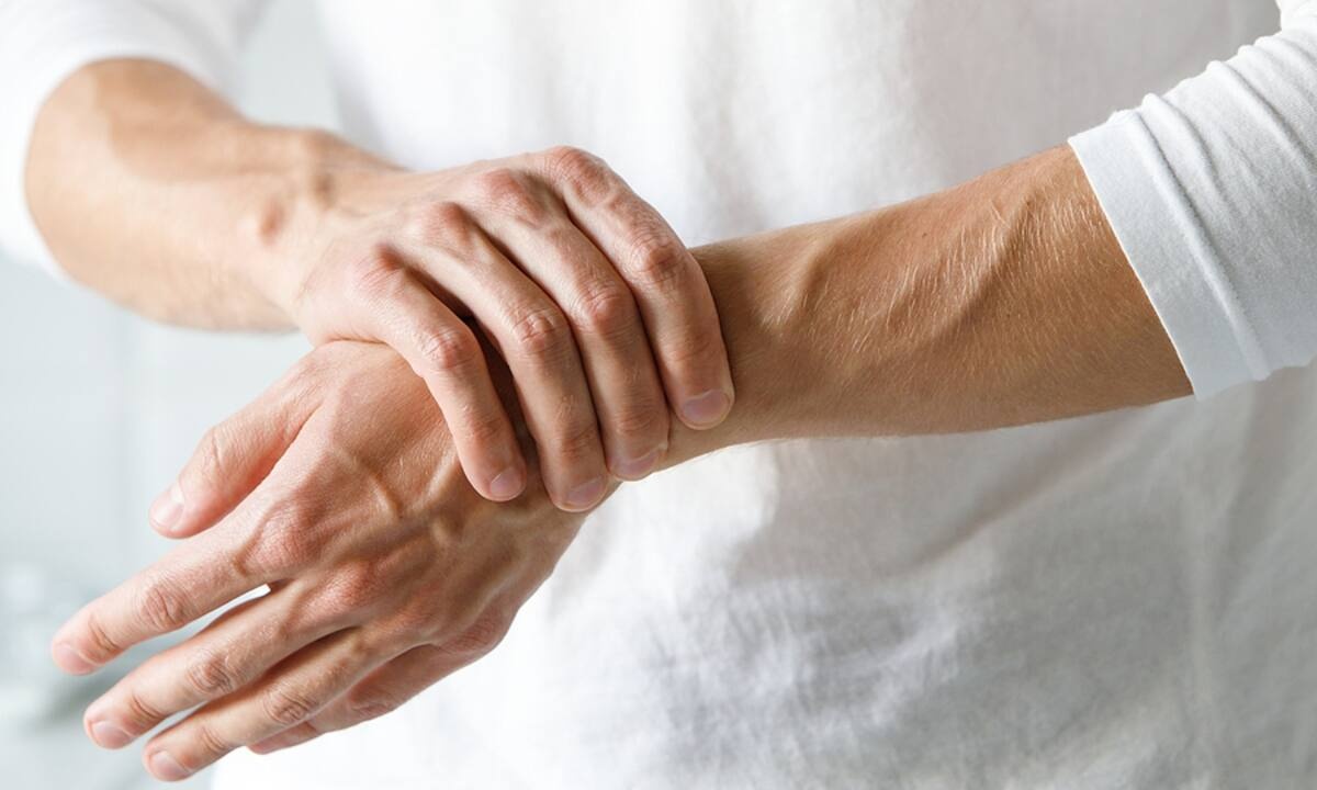 Ρευματοειδής αρθρίτιδα: 16 πρώιμα συμπτώματα που πιθανώς αγνοείτε (video)