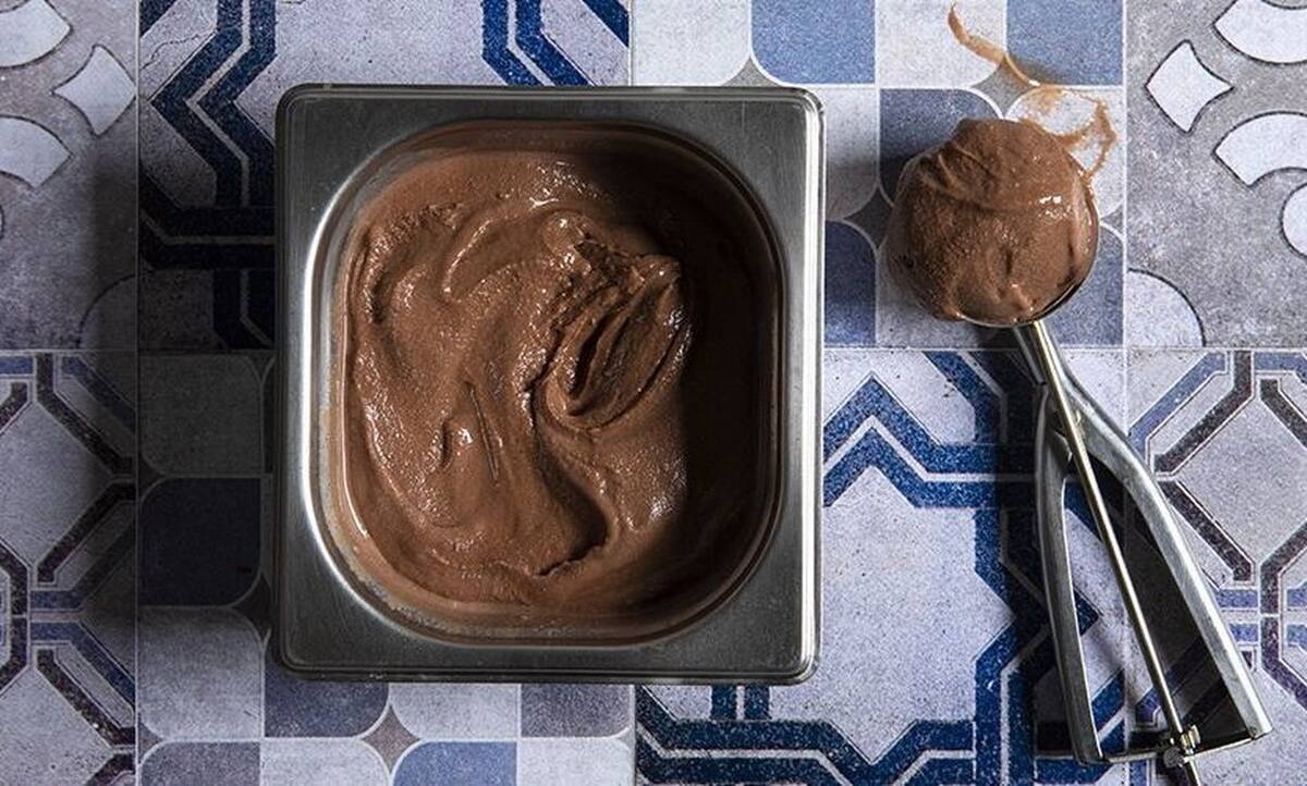 Gelato κακάο ρούμι από τον Άκη Πετρετζίκη