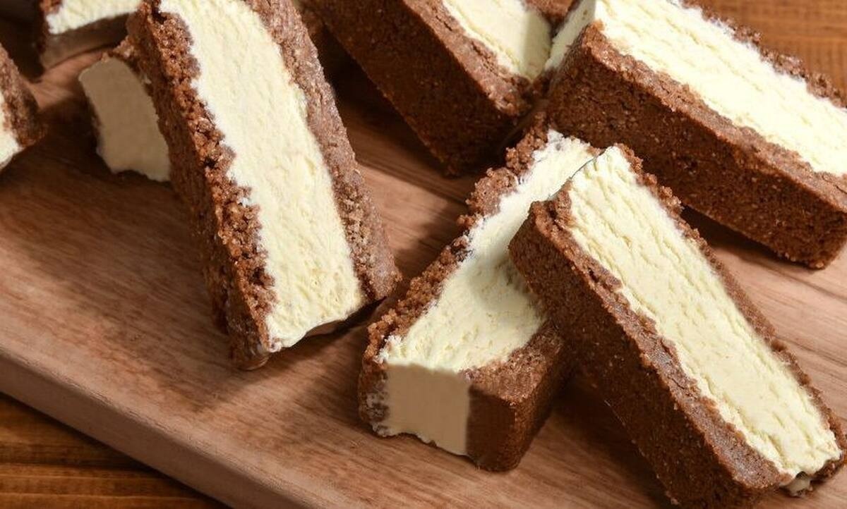 Γρήγορο παγωτό σάντουιτς από τον Άκη Πετρετζίκη!