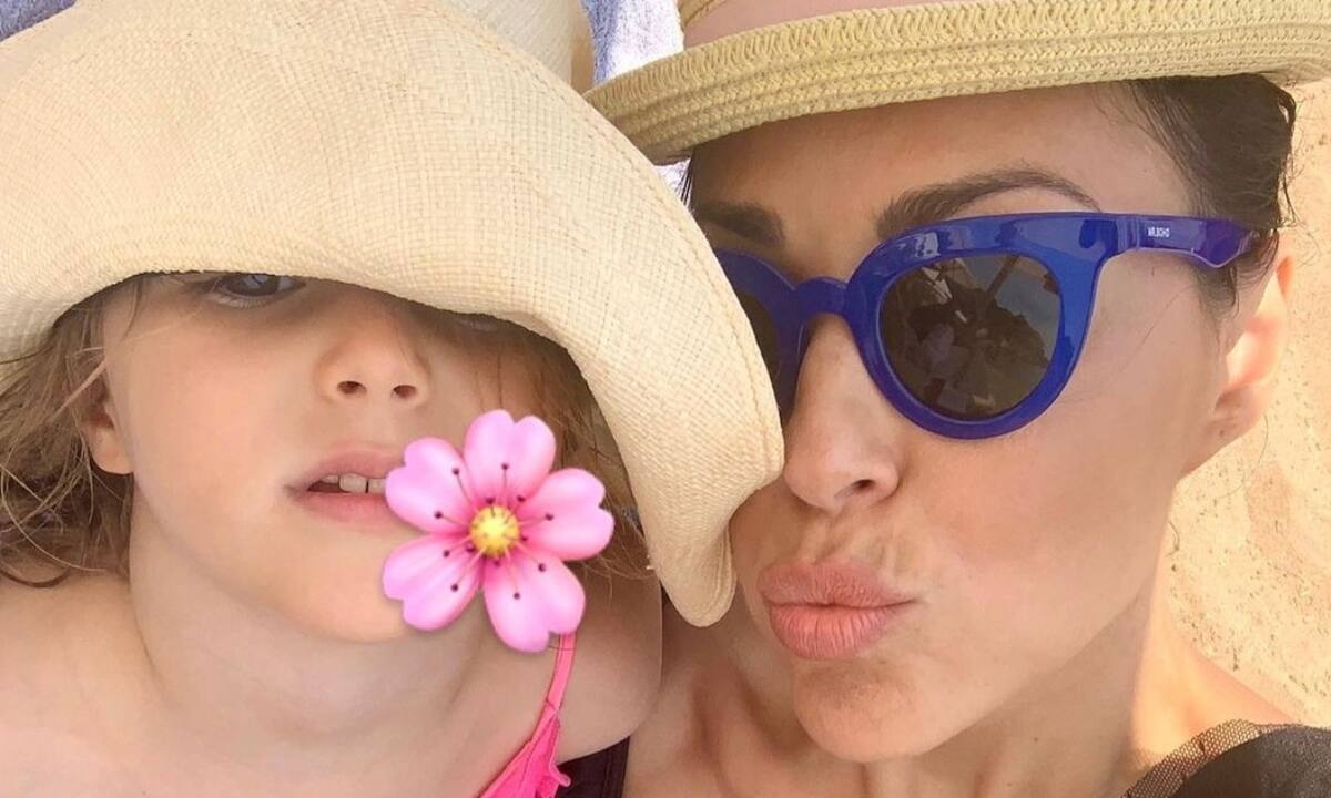 Σίσσυ Φειδά: Μαμά και κόρη έχουν αδυναμία στα ολόσωμα μαγιό