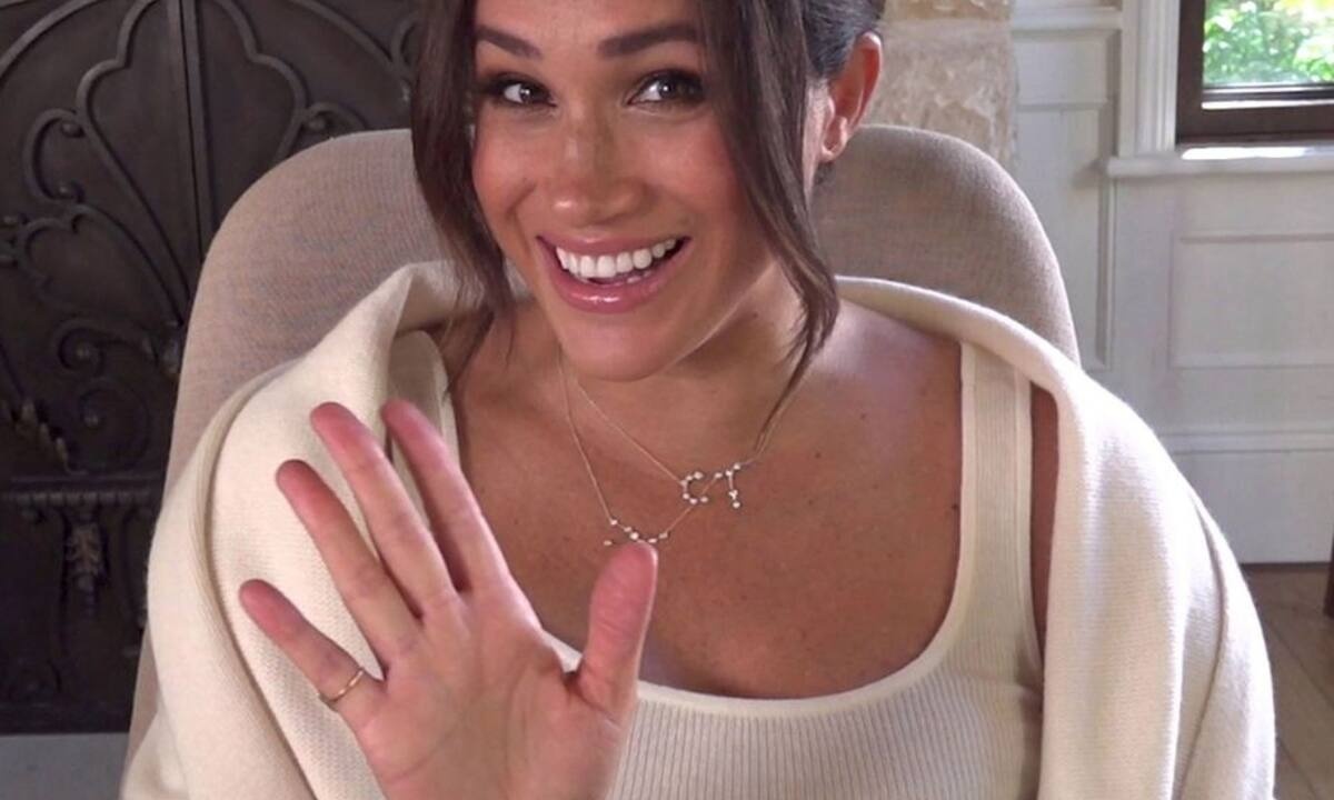 Η Meghan Markle φόρεσε ένα τέλειο λευκό φόρεμα για το βίντεο των γενεθλίων της