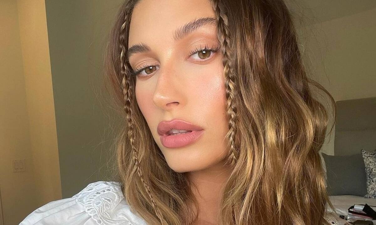 Η Hailey Bieber έκανε το ωραιότερο χτένισμα για τις διακοπές