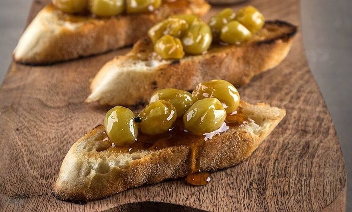 Γλυκό του κουταλιού σταφύλι από τον Άκη Πετρετζίκη