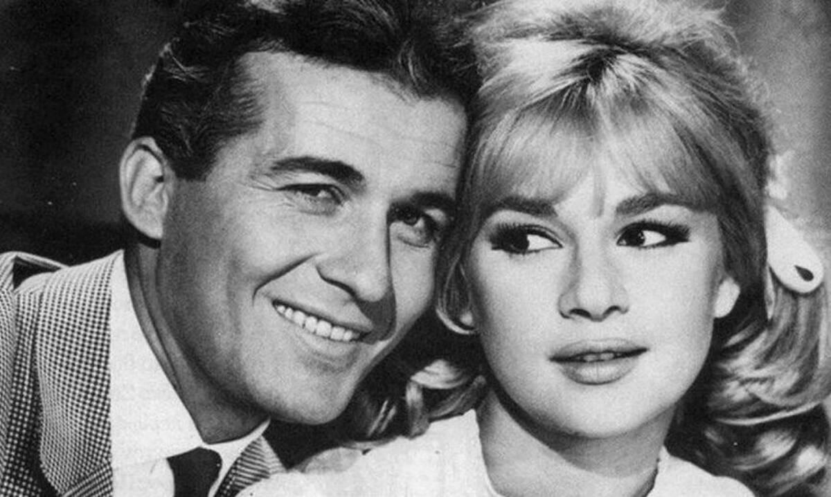 Σαν σήμερα πέθανε ο Δημήτρης Παπαμιχαήλ - Η σπάνια φωτό αγκαλιά με την Αλίκη Βουγιουκλάκη