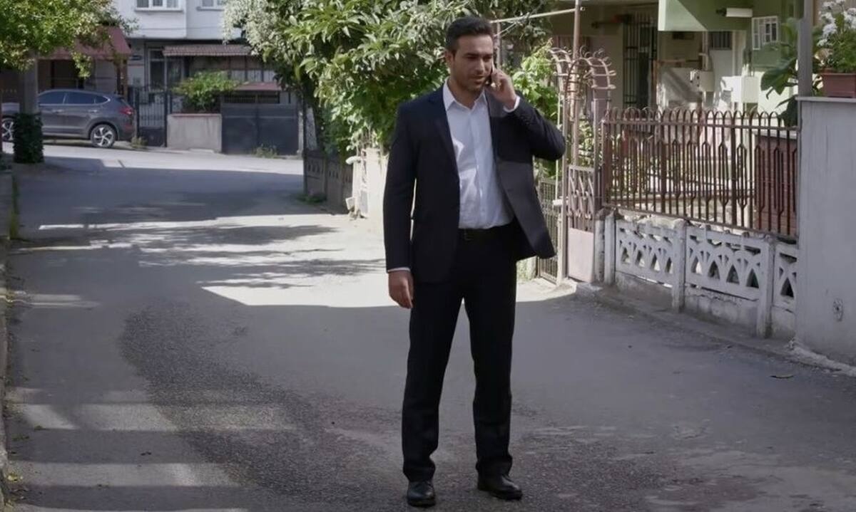 Elif: Ο Μουσταφά δέχεται επίθεση από τους άντρες του Ταρίκ