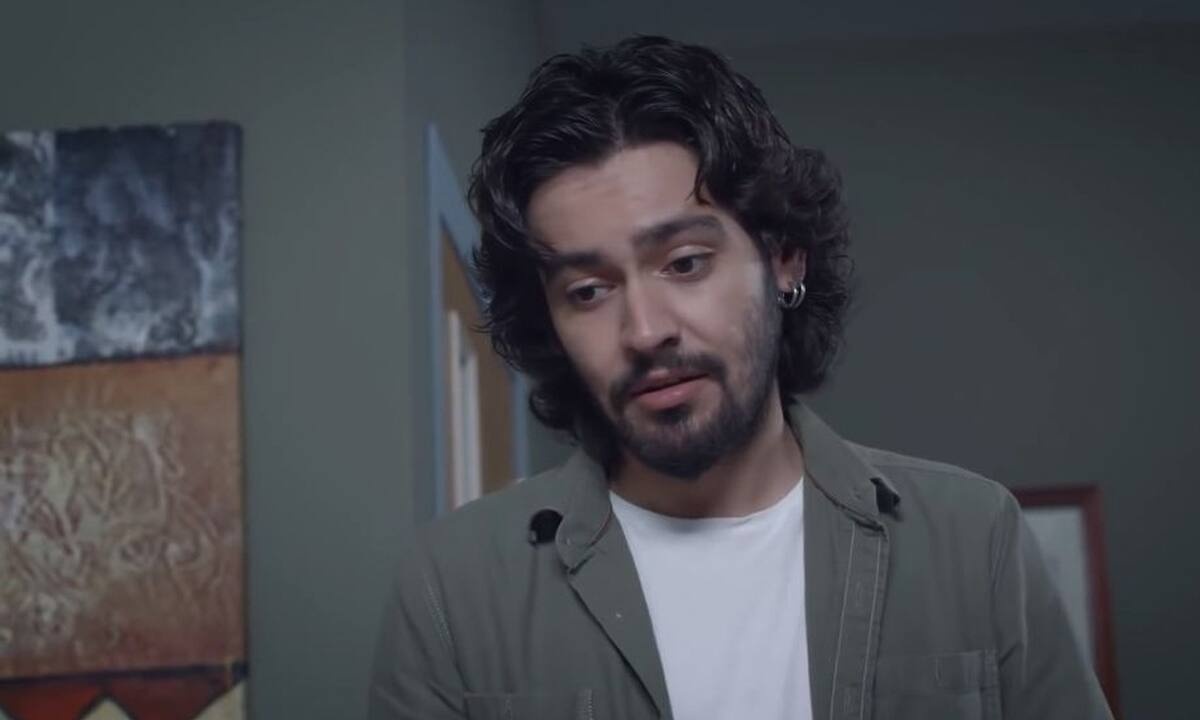 Elif: Ο Κερέμ ανακοινώνει στη μητέρα του πως θα παντρευτεί την Παρλά