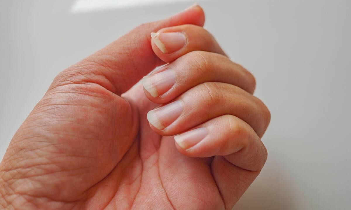 Νύχια: Οι 7 καθημερινές συνήθειες που τα καταστρέφουν (pics)