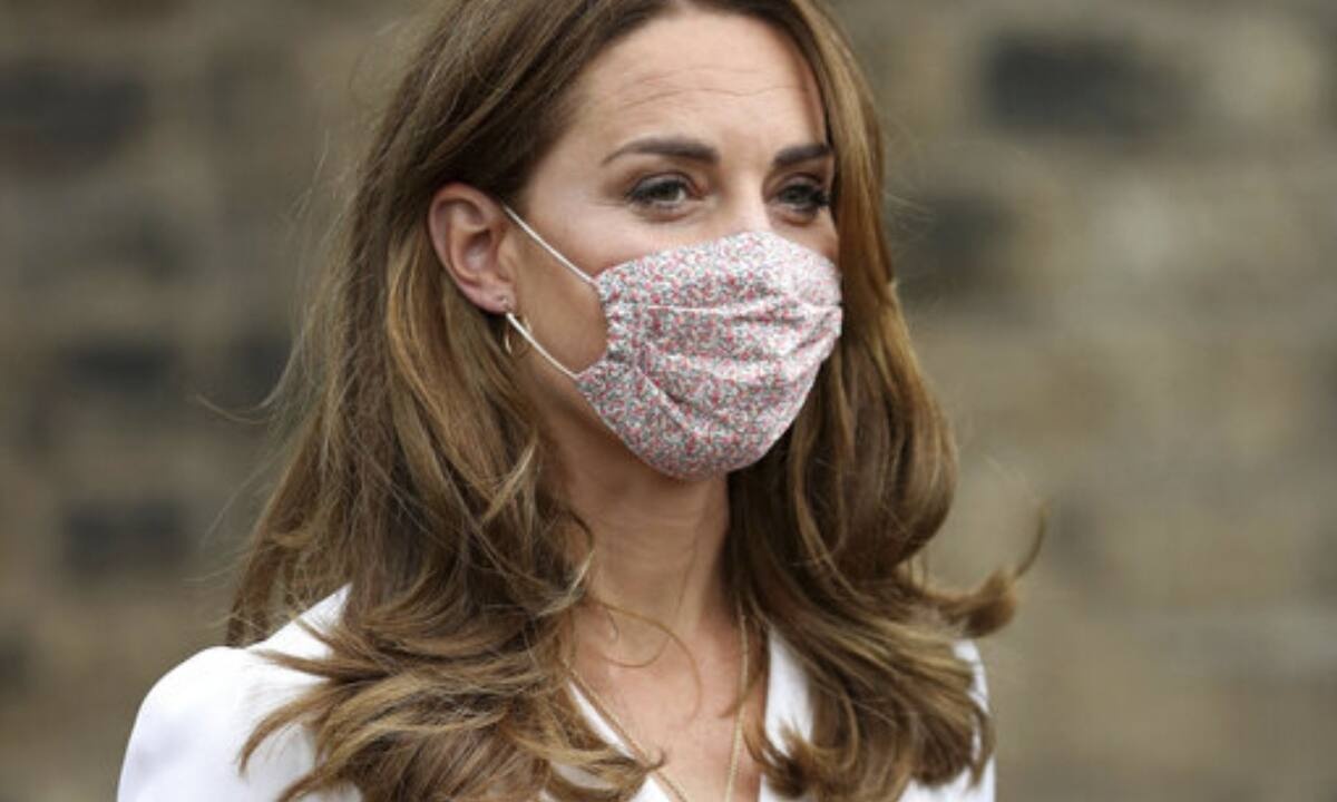 10 ανάλαφρες προστατευτικές μάσκες που ταιριάζουν με κάθε ρούχο της ντουλάπας σου