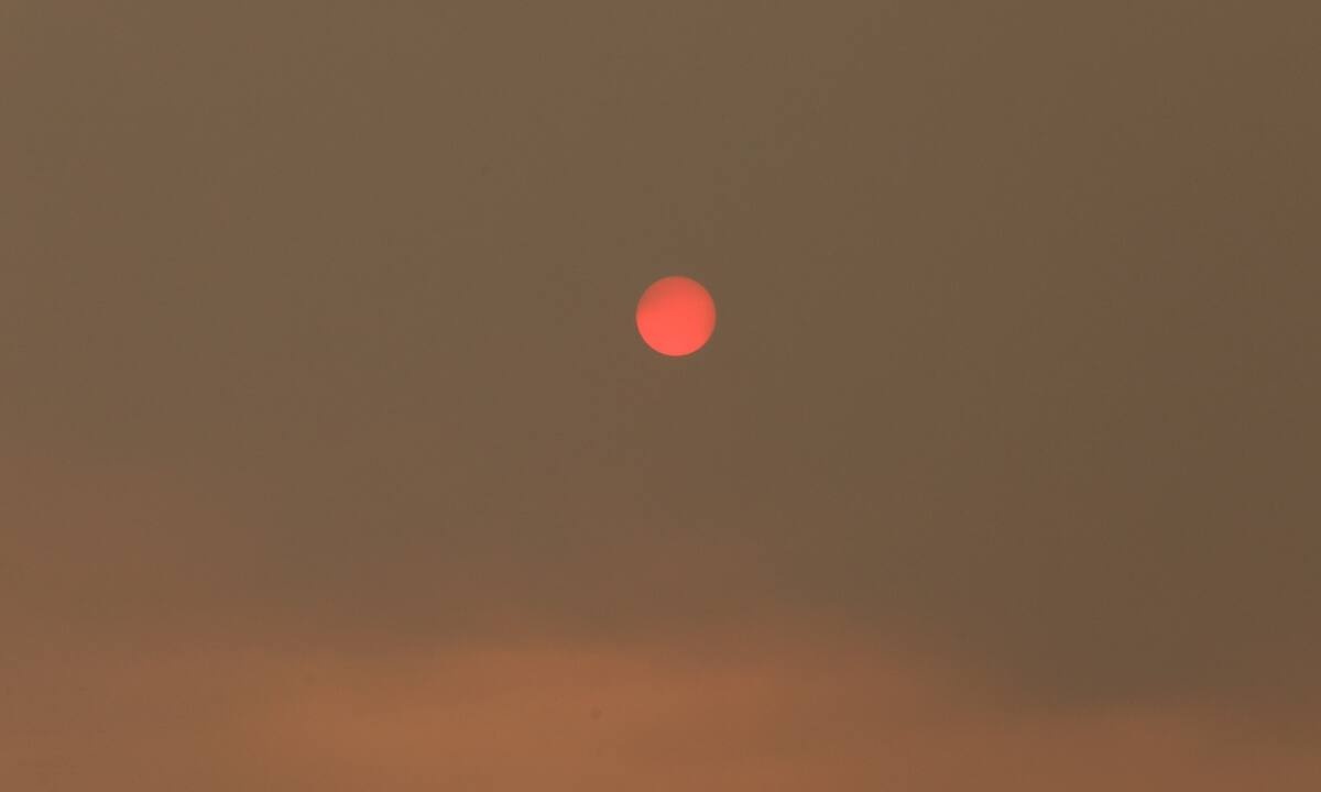 Φωτιά στην Εύβοια: Η μικρή Βαλεντίνα σταμάτησε να κλαίει – Η φωτογραφία που έγινε viral