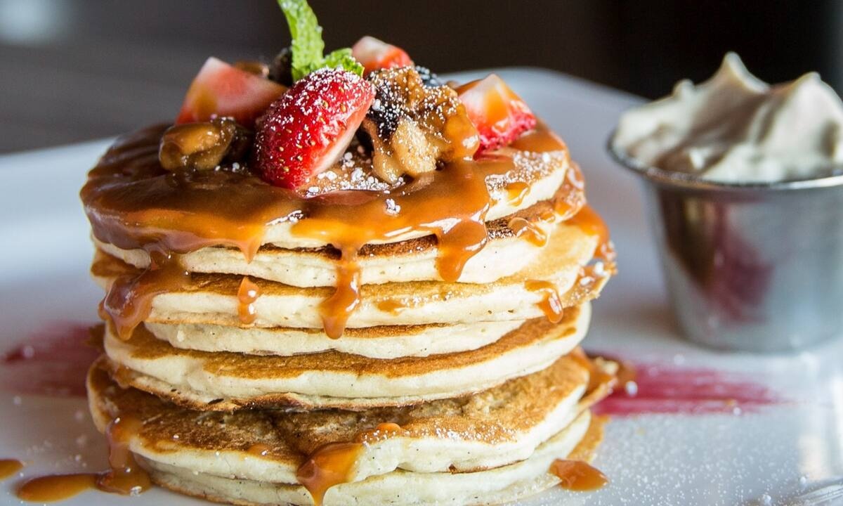 Δες πώς θα φτιάξεις τα πιο νόστιμα pancakes με 3 μόνο υλικά