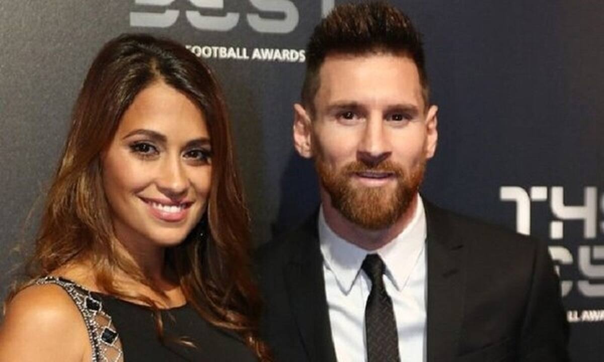 Της… πάει το Παρίσι: Εντυπωσιακή σε βραδινή έξοδο η κυρία Μέσι (pics)