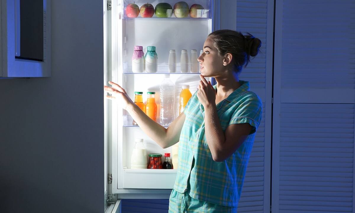 Σύνδρομο νυχτερινής υπερφαγίας: Όσα πρέπει να γνωρίζετε (video)