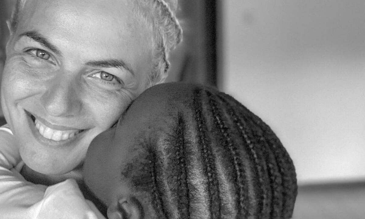 Χριστίνα Κοντοβά: Η αγκαλιά με τη μικρή Ada «έλιωσε» το Instagram (photo)