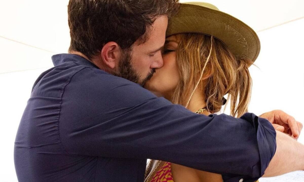 Θα αρραβωνιαστούν πάλι! Ο Ben Affleck ψάχνει δαχτυλίδι για την JLo (video)