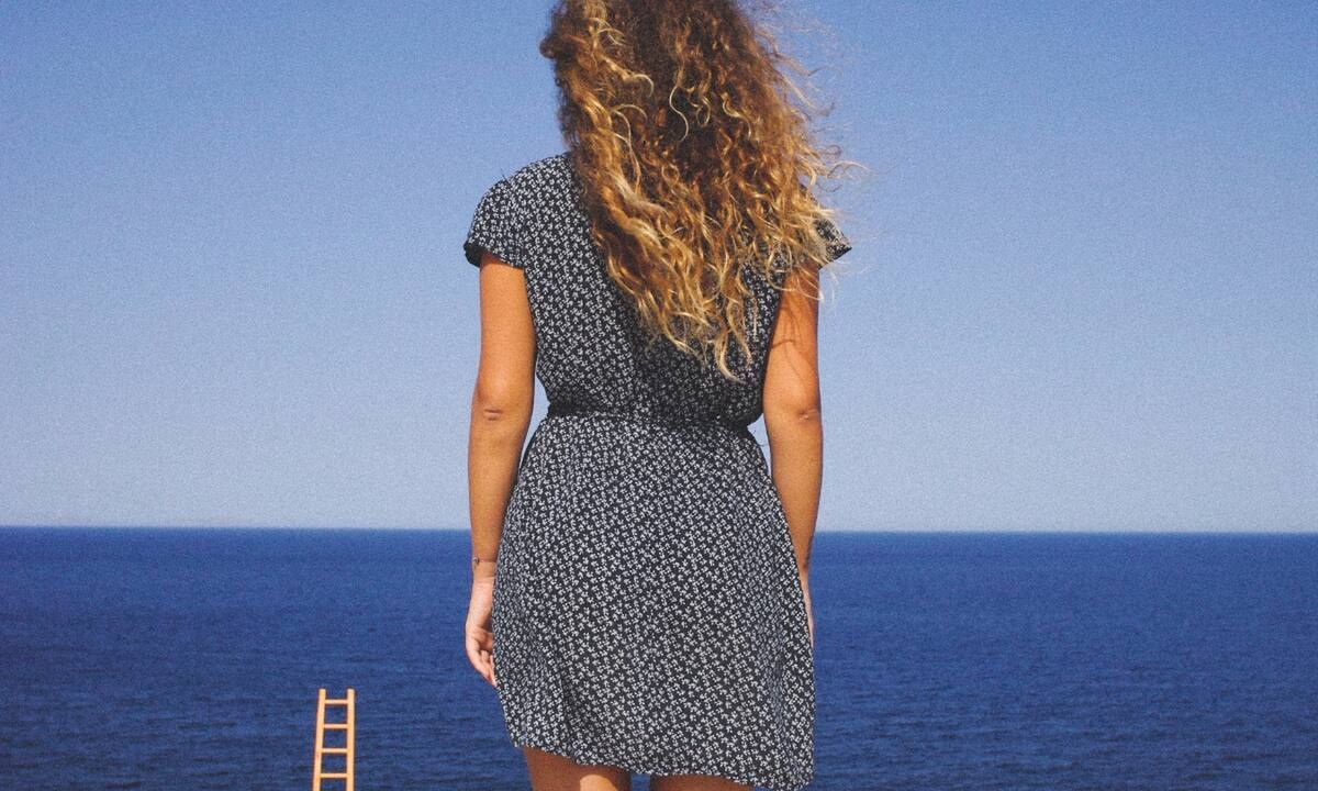 Tips για ωραία, σγουρά και χωρίς κόμπους μαλλιά στις διακοπές