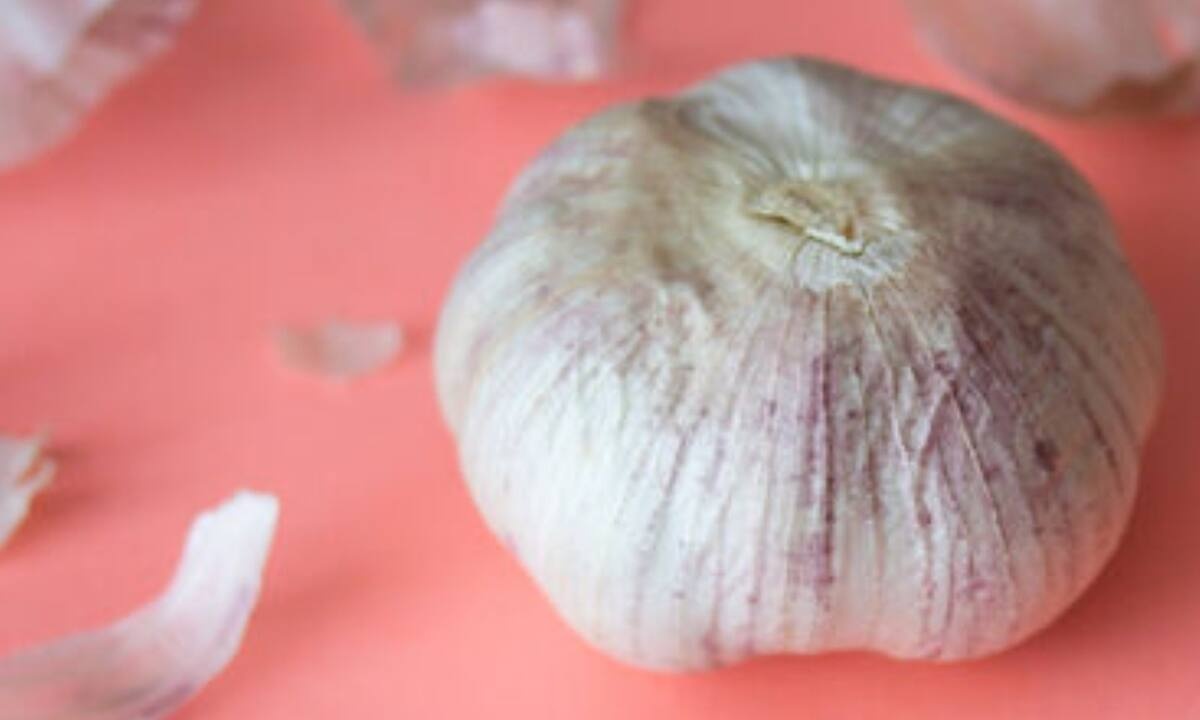 Εσείς γνωρίζετε αυτές τις τέσσερις χρήσεις του σκόρδου;