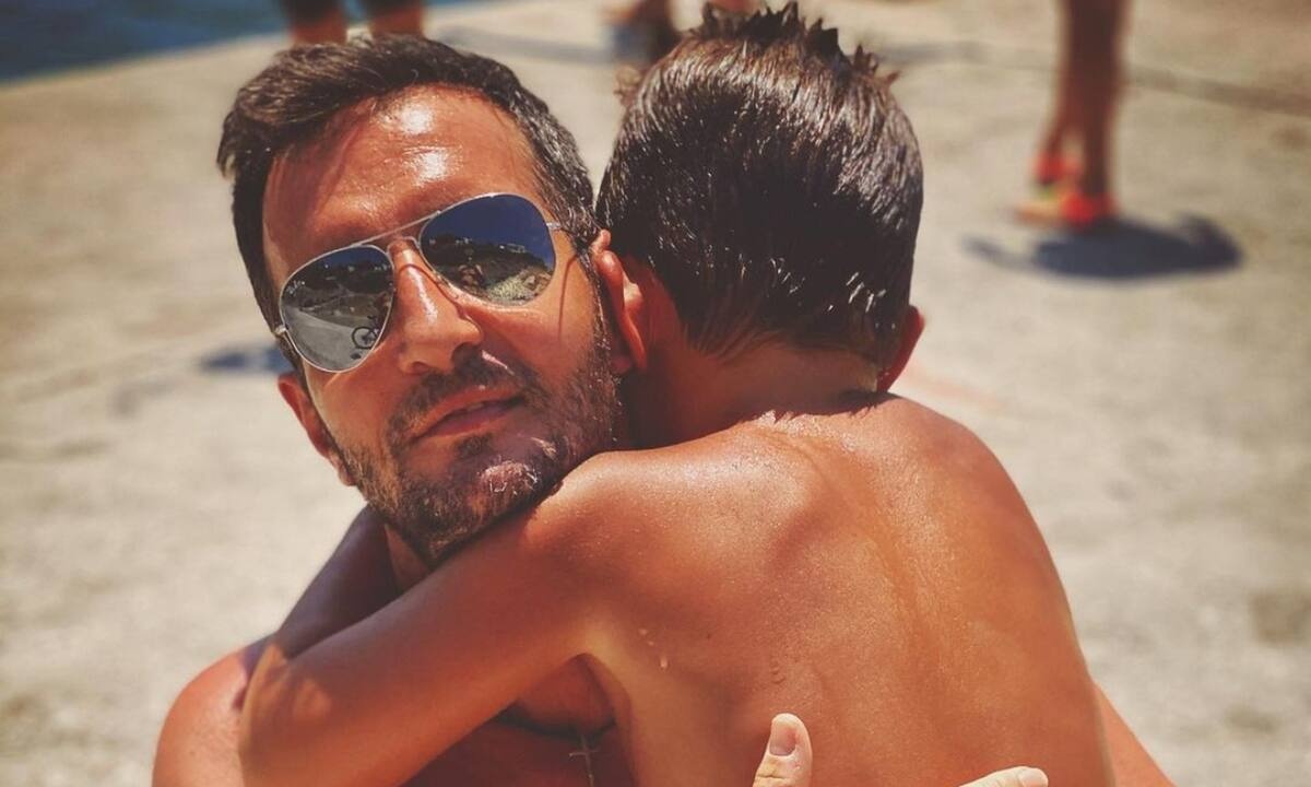 Δημήτρης Μπάσης: Η σπάνια φωτογραφία με τον γιο του