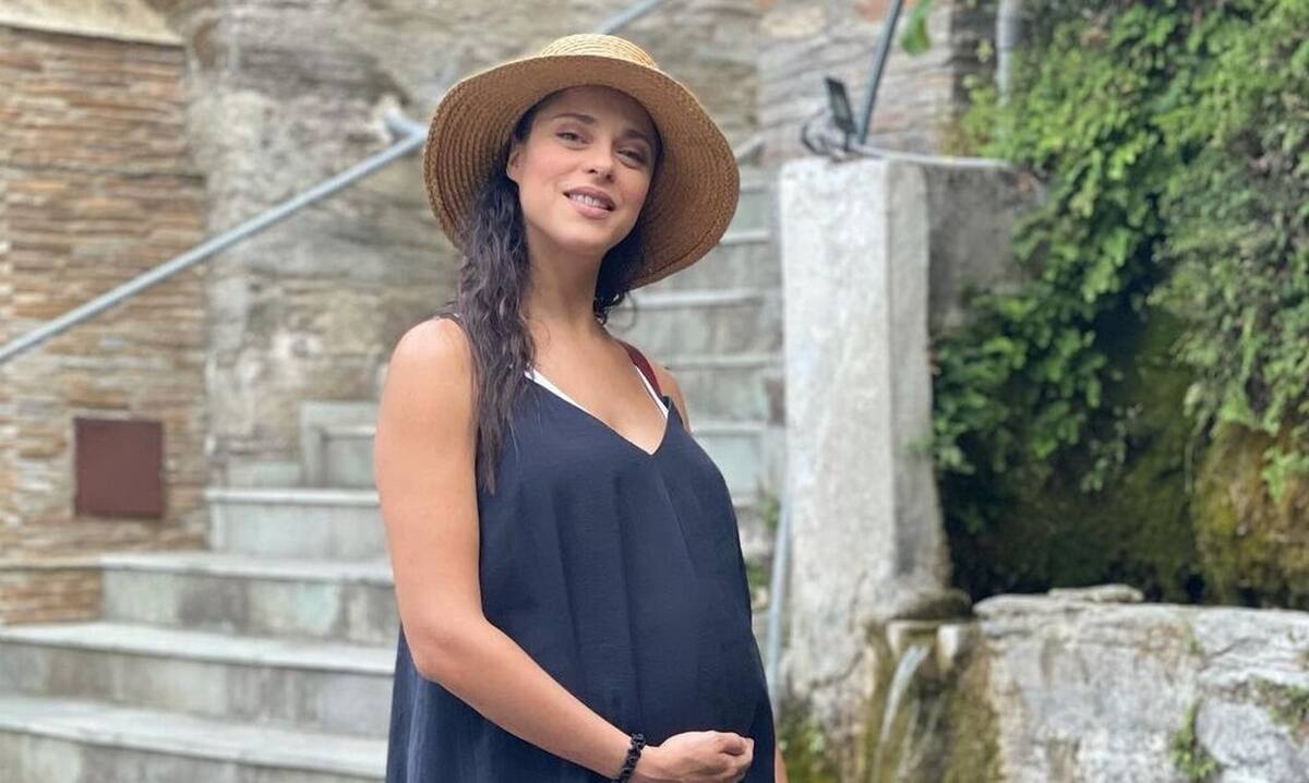 Συριοπούλου:Ο σύντροφός της, της φιλά την κοιλίτσα και η φωτό ξετρελαίνει τους επώνυμους φίλους τους