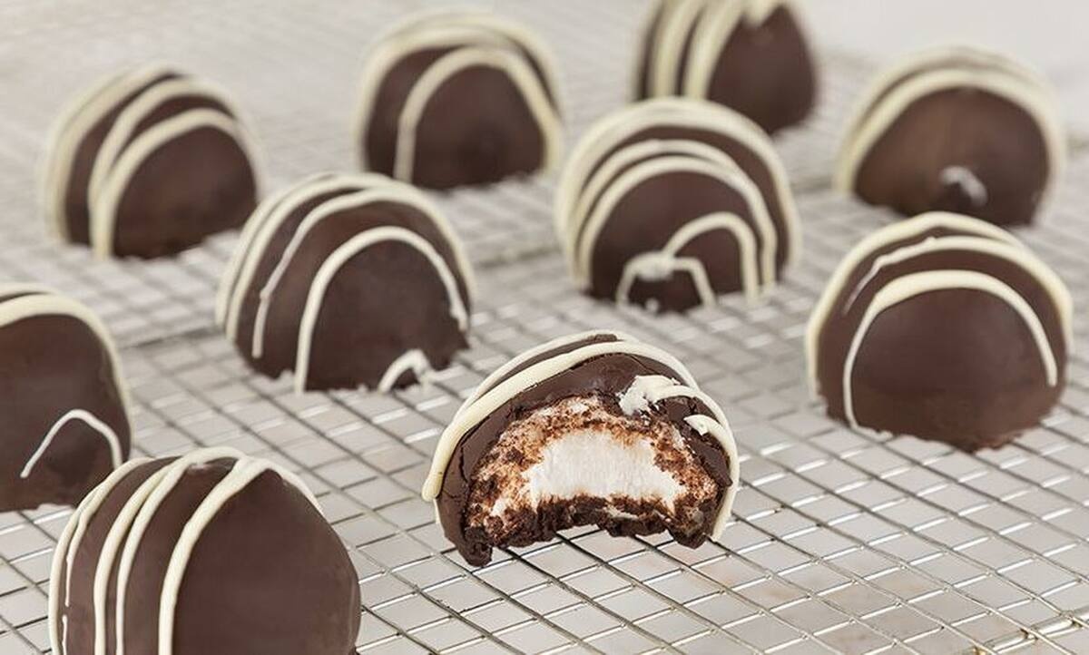 Λαχταριστικά σοκολατάκια με marshmallows από τον Άκη Πετρετζίκη