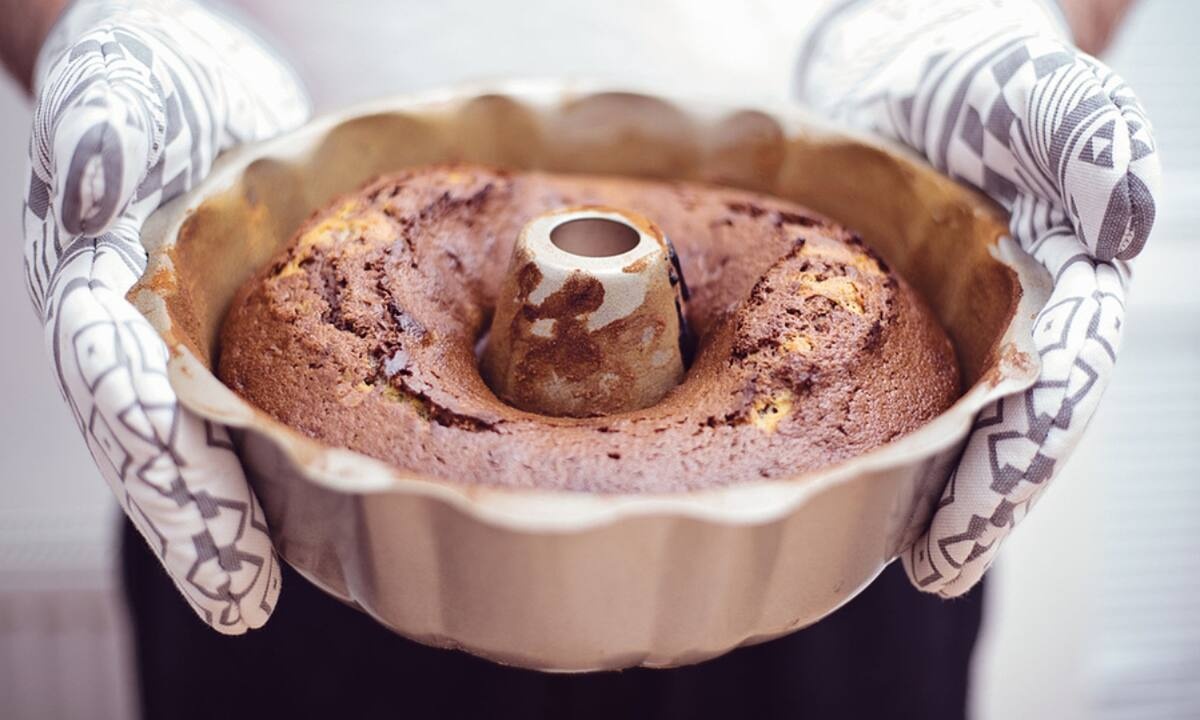 Τρεις πανεύκολες συνταγές για κέικ για οποιαδήποτε μέρα της εβδομάδας