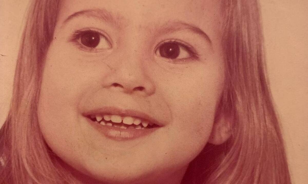 Γνωστή Ελληνίδα ηθοποιός το χαριτωμένο κοριτσάκι της φωτογραφίας