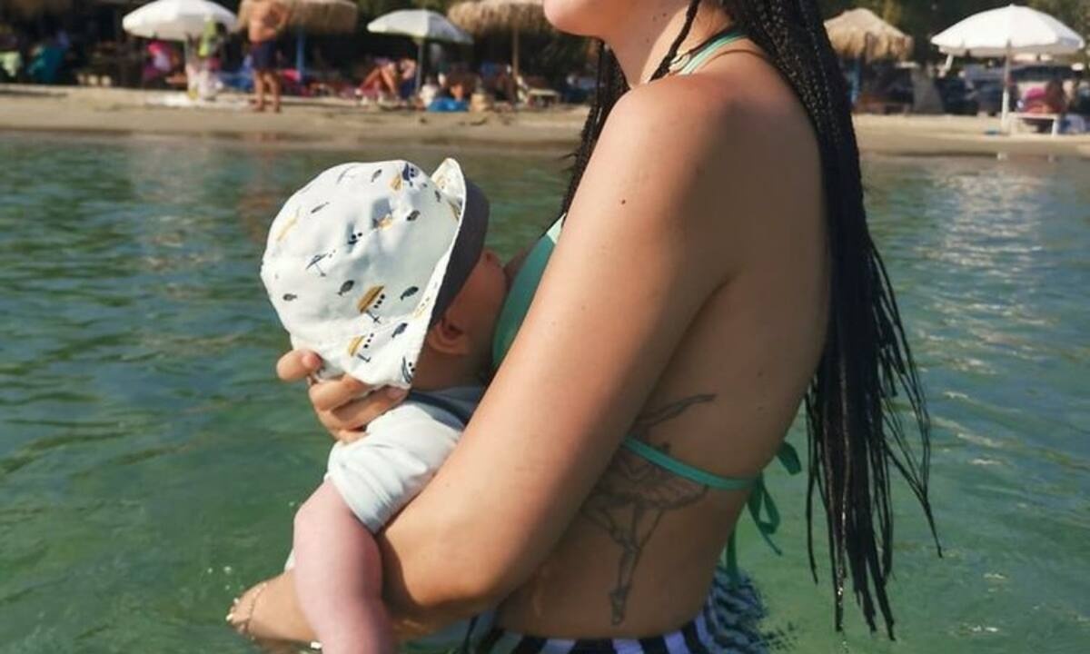 Γνωστή Ελληνίδα ηθοποιός ανέβασε υπέροχες φωτογραφίες να θηλάζει τον γιο της