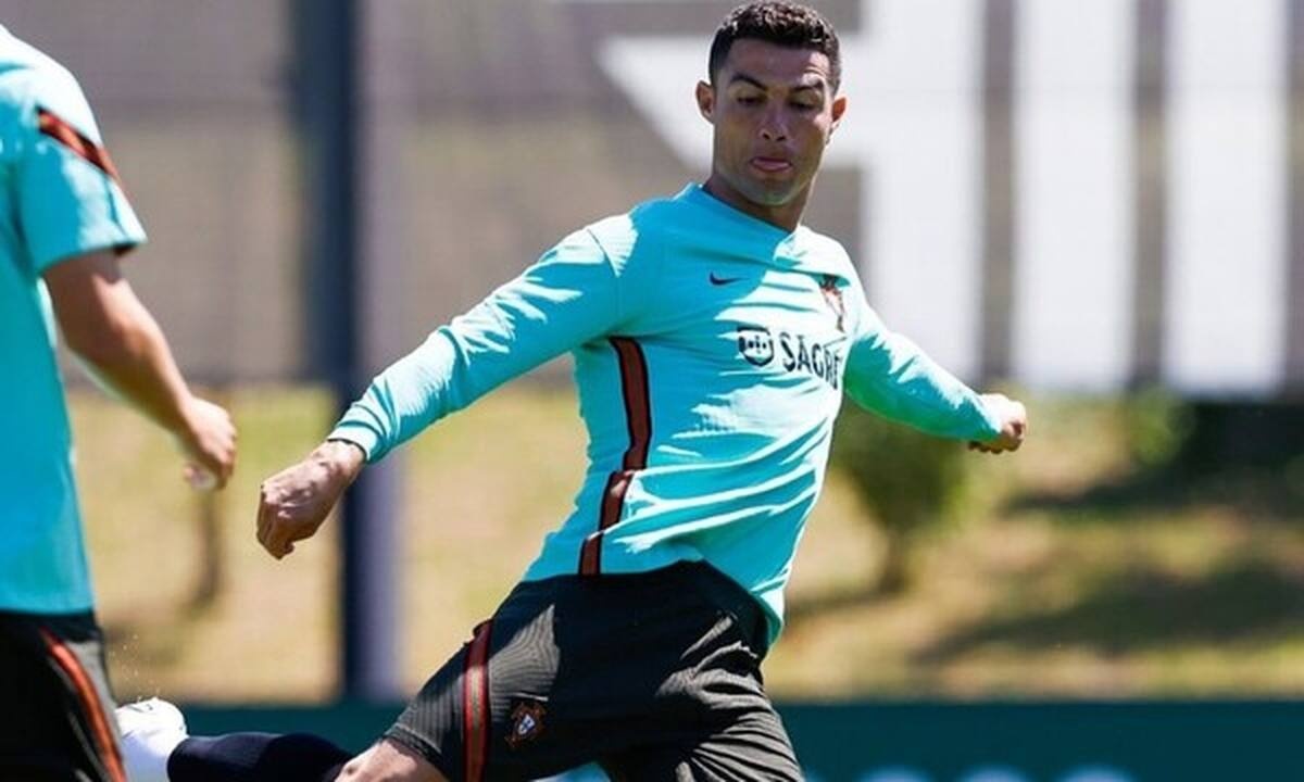 Ο Κριστιάνο πήγε στην προπόνηση της Γιουνάιτεντ με αυτοκίνητο αξίας 186 χιλ. ευρώ (vid)