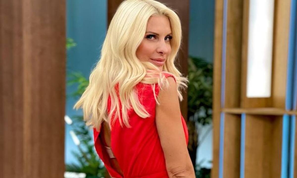 Φωτιά στα κόκκινα! Πού θα βρεις το κόκκινο φόρεμα της Ελένης Μενεγάκη από την πρεμιέρα (photos)