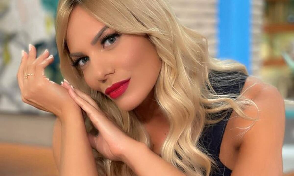 Κορμί φιδίσιο και hot κορμάκι με τύπωμα φιδιού: Πώς το φόρεσε η Ιωάννα Μαλέσκου (photos)