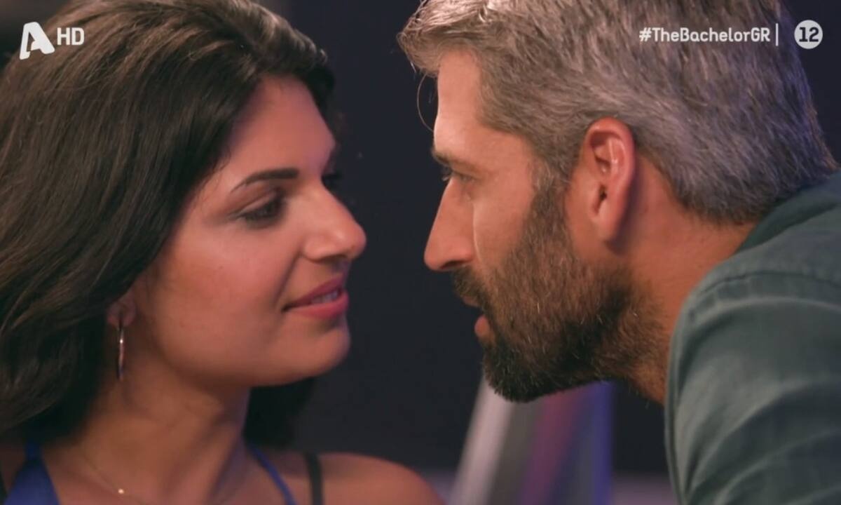 The Bachelor: To παθιασμένο φιλί του Αλέξη Παππά έκανε το Twitter να οργιάσει (photos)