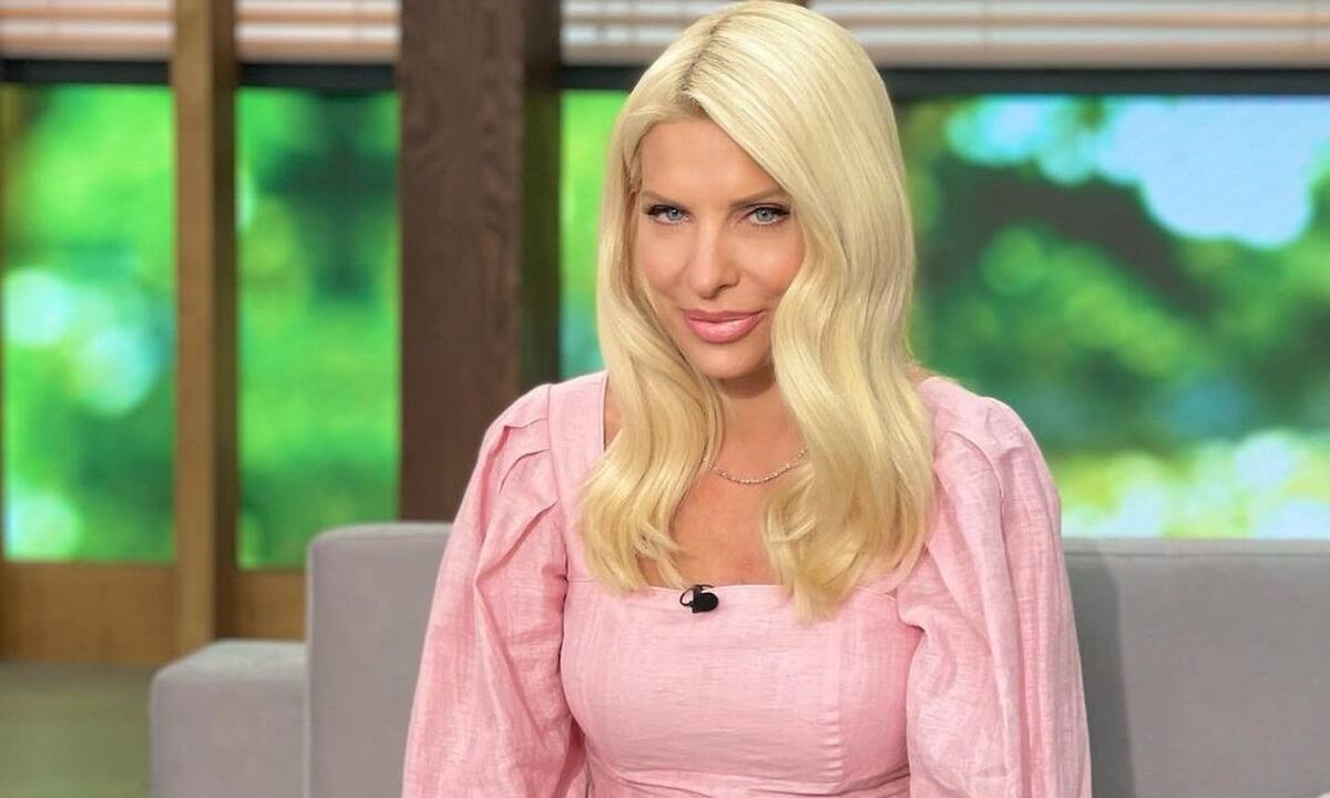 Ελένη Μενεγάκη: H αποκάλυψη για την πρεμιέρα της που δεν περιμέναμε!