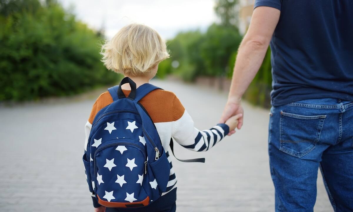 Πώς θα απολυμάνετε την τσάντα του παιδιού μετά το σχολείο