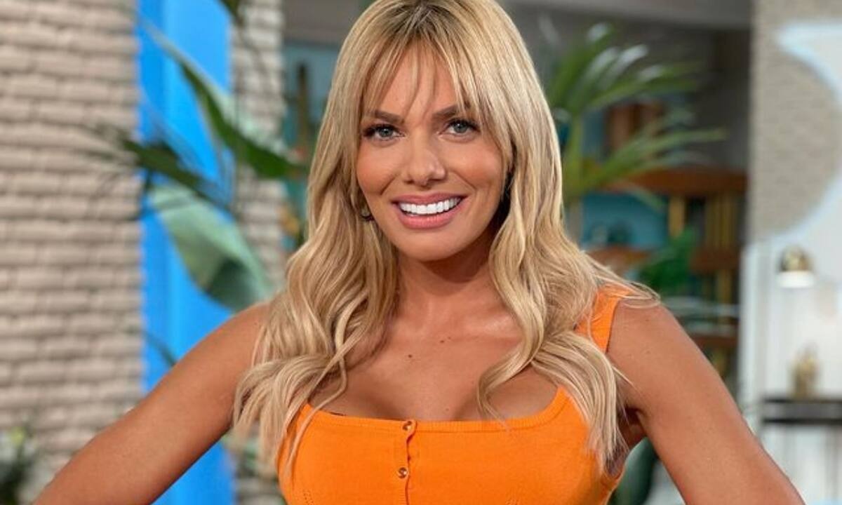 Η Ιωάννα Μαλέσκου φόρεσε τζιν και φάνηκαν οι καμπύλες της (photos)