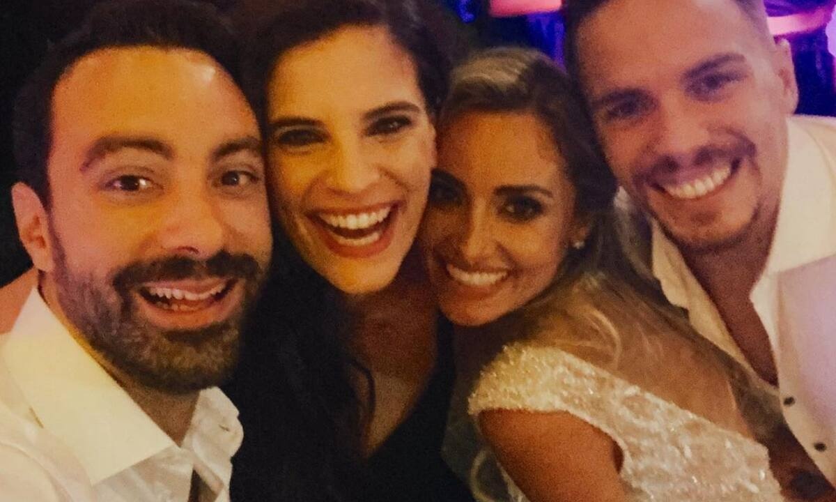 Γάμος Πετρούνια-Μιλλούση: Όλοι οι λαμπεροί καλεσμένοι και το τραγούδι του γαμπρού (photos)