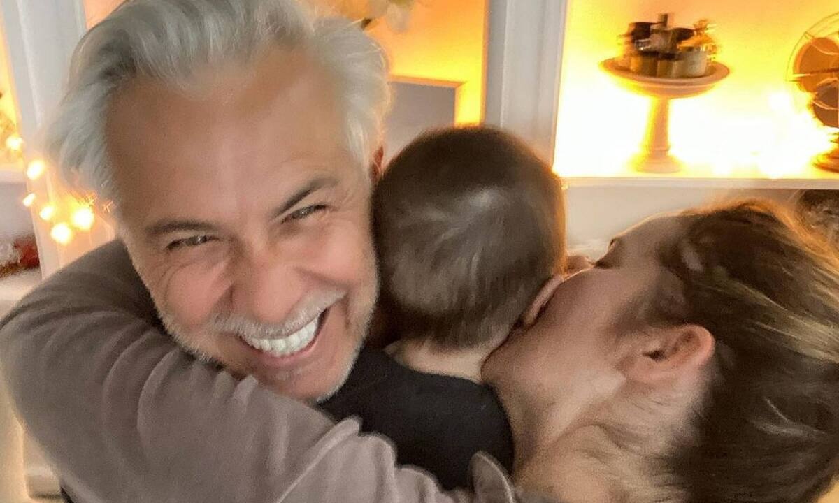 Χριστόπουλος - Μπραντ: Με το «Χριστοπουλάκι» τους για ποδηλατάδα