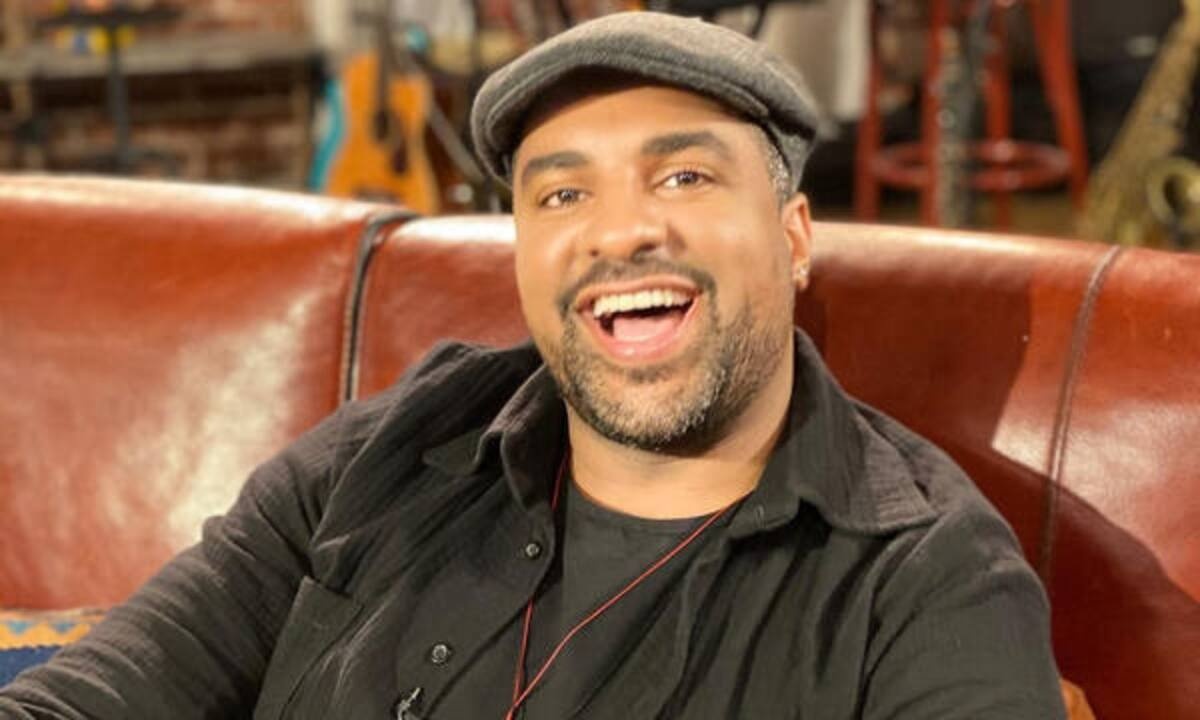 Ησαΐας Ματιάμπα: Η τρυφερή ανάρτηση για τη μητέρα και τον γιο του