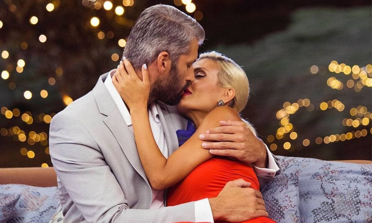 Αγνώριστη η παίκτρια του Bachelor: Ποζάρει με κόκκινα μαλλιά και είναι μία άλλη