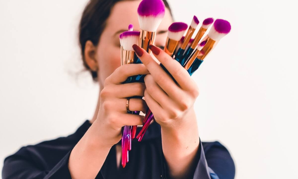 5 φανταστικά hacks ομορφιάς που... θα σου λύσουν τα χέρια