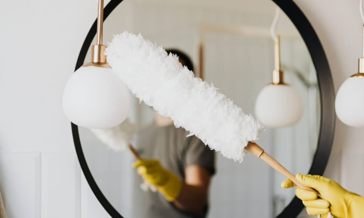 Γιατί η σκόνη συσσωρεύεται τόσο γρήγορα όταν καθαρίζεις; Όλα όσα πρέπει να κάνεις