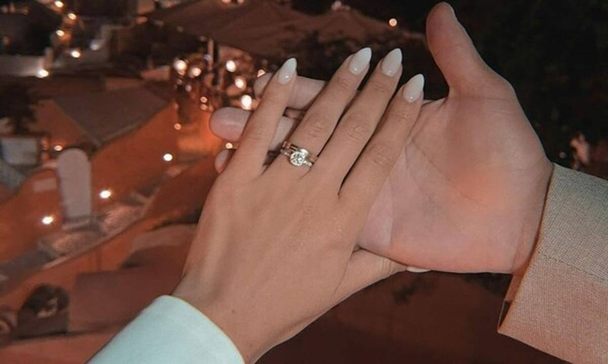 Ρομαντική πρόταση γάμου στη Σαντορίνη – Αυτό το ζευγάρι ετοιμάζεται να παντρευτεί (vid&pics)