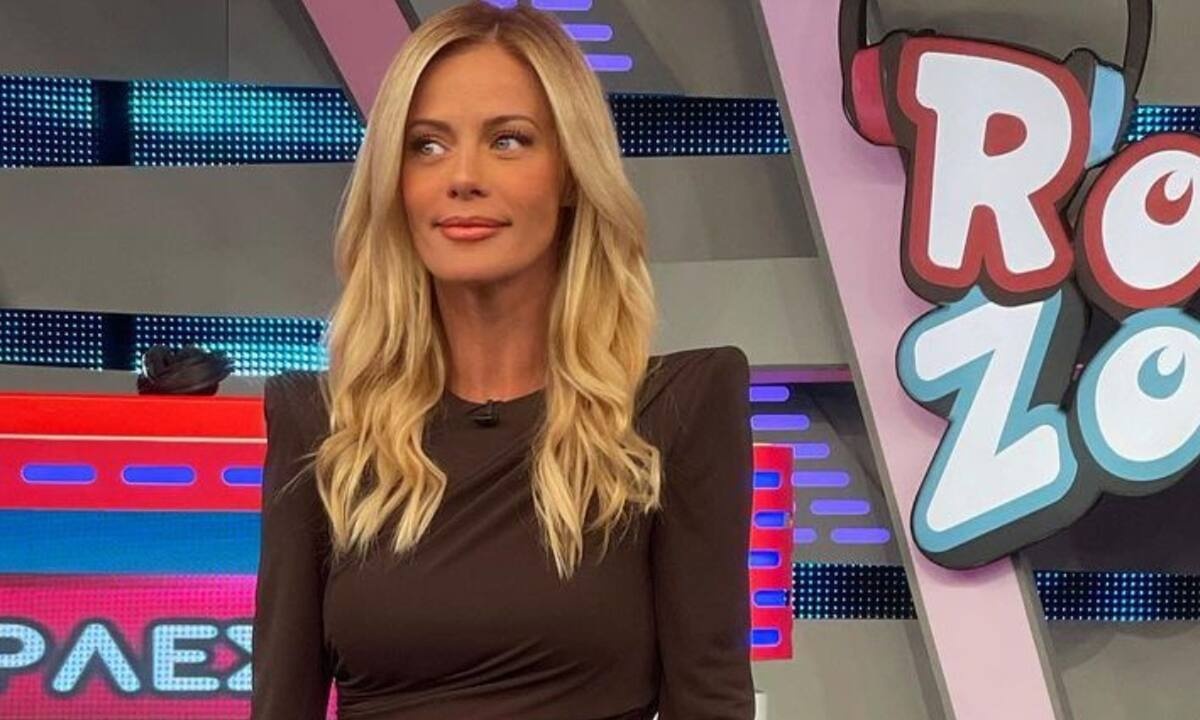 H Zέτα Μακρυπούλια δείχνει τη γραμμωμένη κοιλιά της: Το look που πρέπει να αντιγράψεις