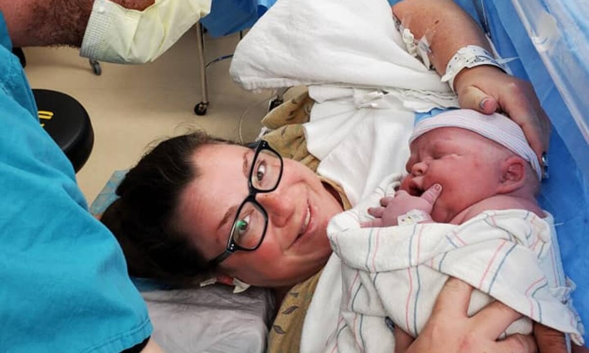 Γυναίκα γέννησε γιο 6,350 κιλά