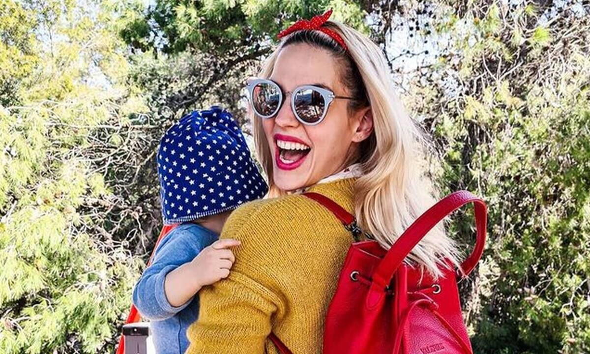 Μαντώ Γαστεράτου: Στιγμιότυπα με τον γιο της στο σπίτι (εικόνες)