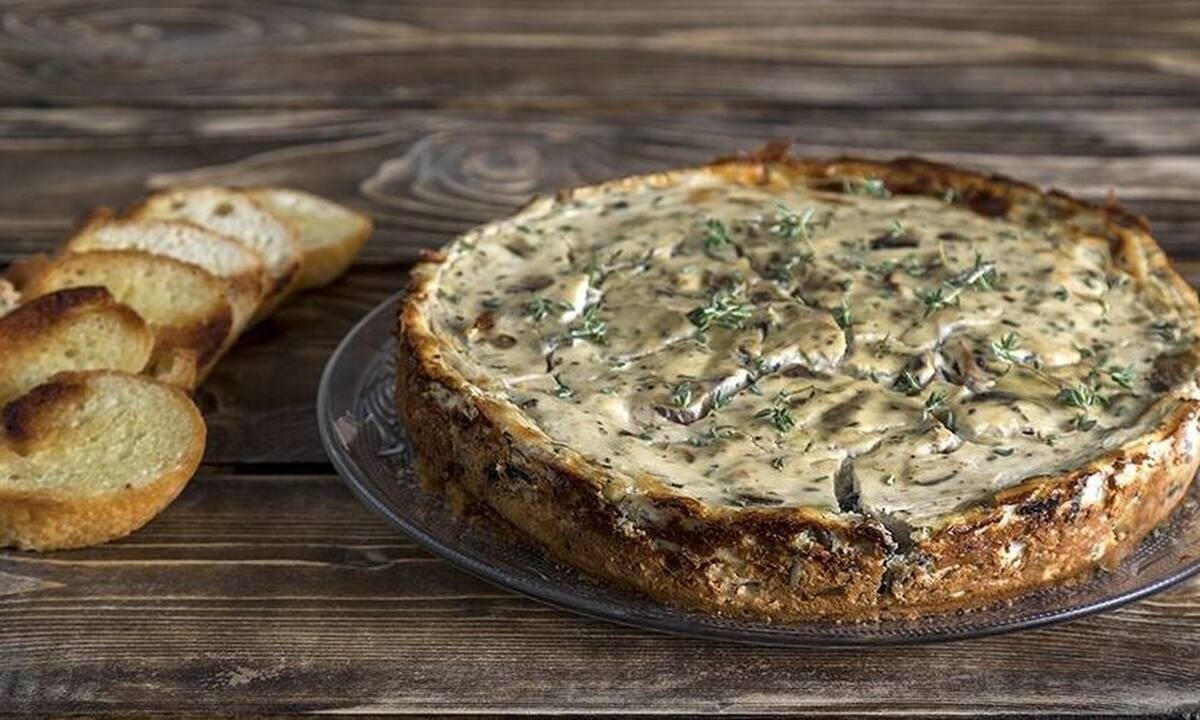 Αλμυρό cheesecake με μανιτάρια από τον Άκη Πετρετζίκη