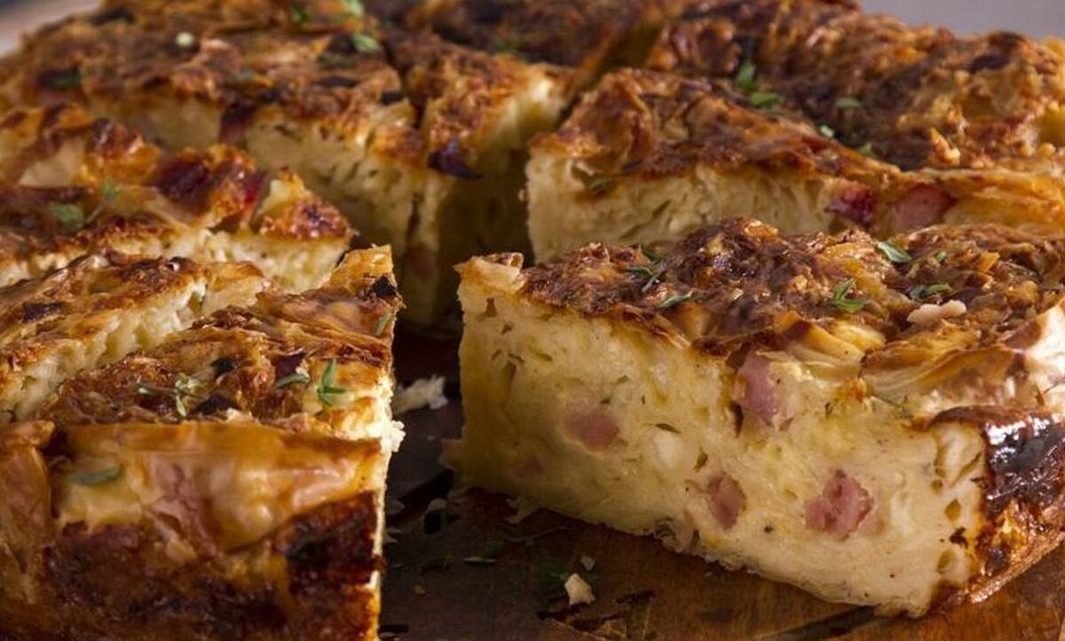 Λαχταριστή ζαμπονοτυρόπιτα σουφλέ από τον Άκη Πετρετζίκη