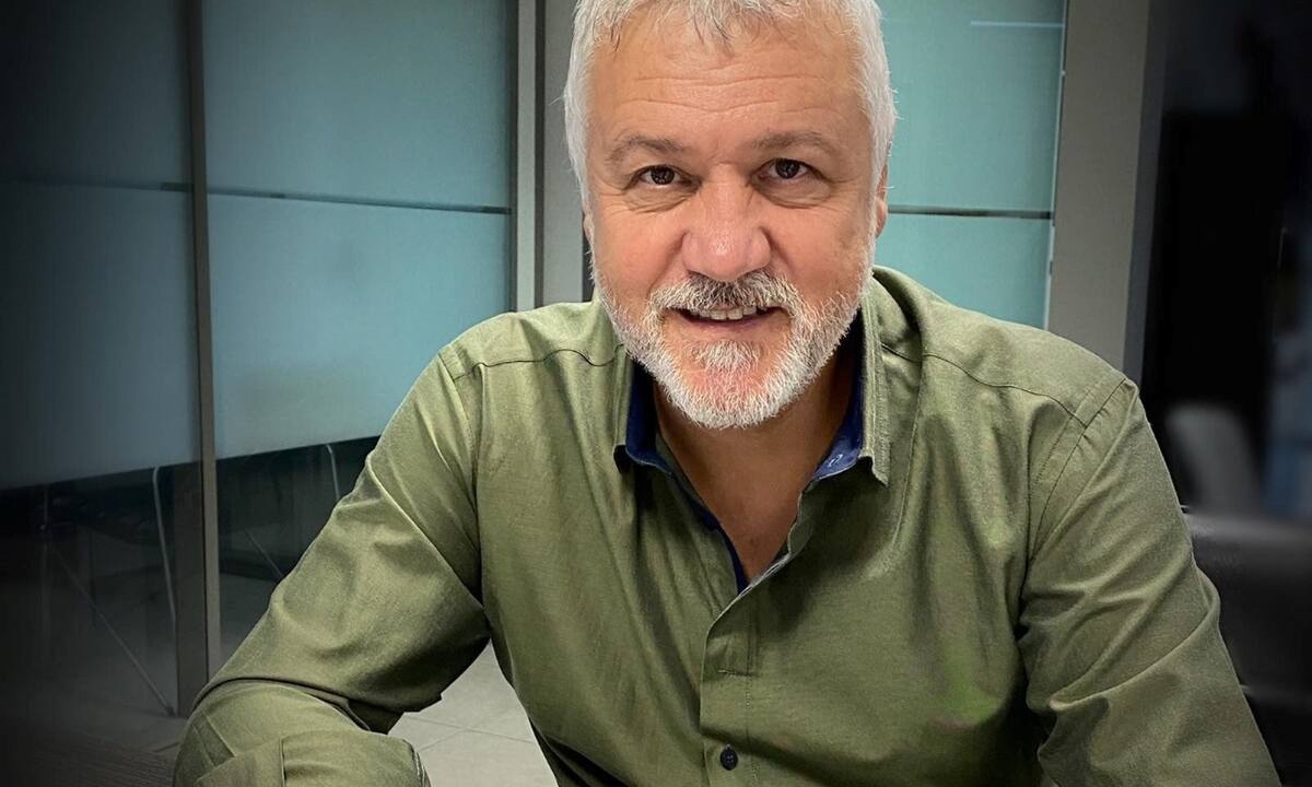 Ο συγγραφέας του Σασμού Σπύρος Πετρουλάκης τα αποκαλύπτει όλα στο Queen.gr!